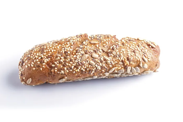 Gerahmter Druck : Roggenbrot mit Sonnenblumenkernen, Sesam und Flachs auf weißem Hintergrund. Gerahmter Druck : Roggenbrot mit Sonnenblumenkernen, Sesam und Flachs auf weißem Hintergrund.