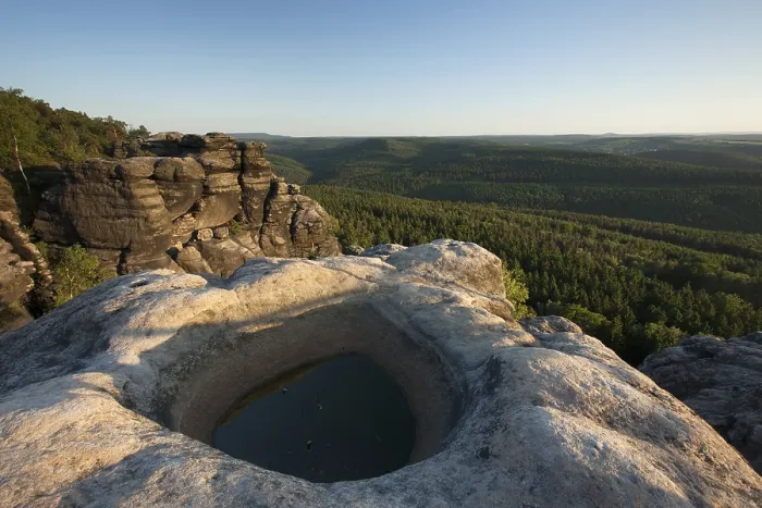 Gerahmter Druck : Opferkessel am Pfaffenstein Tafelberg Gerahmter Druck : Opferkessel am Pfaffenstein Tafelberg