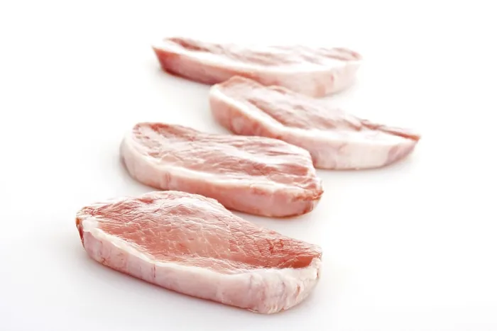 Gerahmter Druck : Rindersteaks, roh. Gerahmter Druck : Rindersteaks, roh.