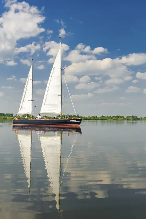 Gerahmter Druck : Segelboot auf dem Fluss Dummer. Gerahmter Druck : Segelboot auf dem Fluss Dummer.