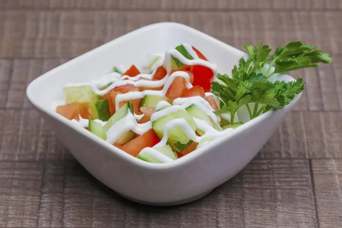 Gerahmter Druck : Salat aus frischen Frühlingsgemüse. Gerahmter Druck : Salat aus frischen Frühlingsgemüse.