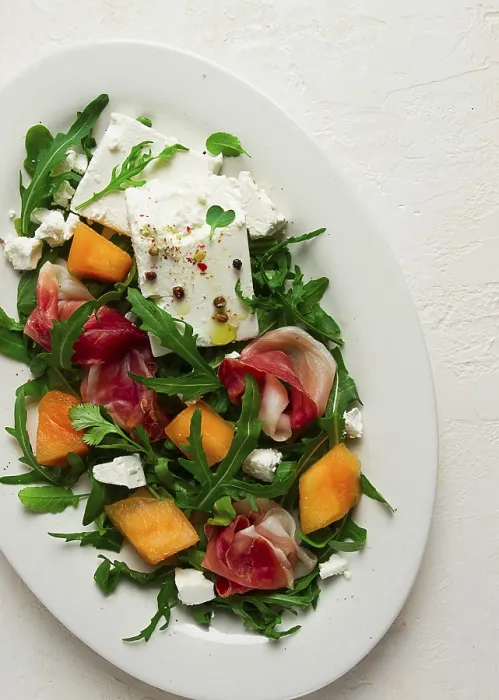 Gerahmter Druck : Salat, Melone mit Prosciutto, Rucola Gerahmter Druck : Salat, Melone mit Prosciutto, Rucola
