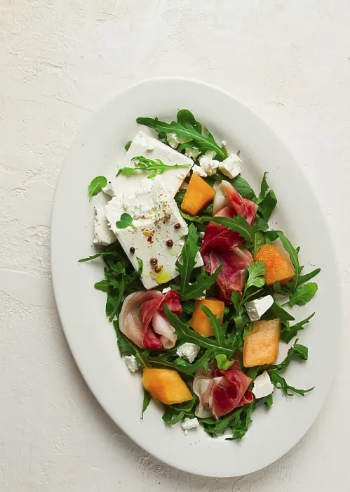 Gerahmter Druck : Salat, Melone mit Prosciutto, Rucola Gerahmter Druck : Salat, Melone mit Prosciutto, Rucola