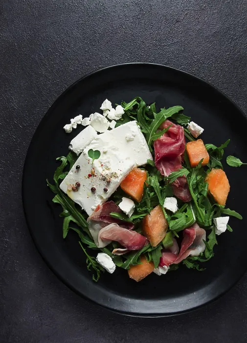 Gerahmter Druck : Salat, Melone mit Prosciutto, Rucola. Gerahmter Druck : Salat, Melone mit Prosciutto, Rucola.