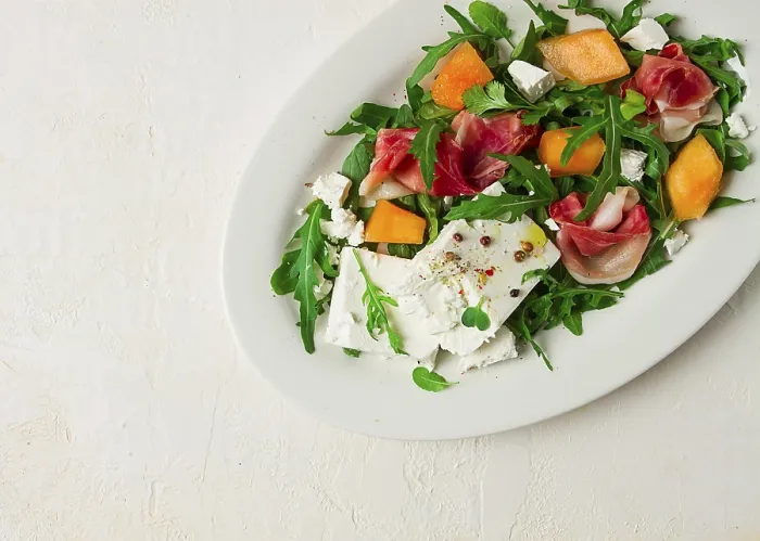 Gerahmter Druck : Salat, Melone mit Prosciutto, Rucola. Gerahmter Druck : Salat, Melone mit Prosciutto, Rucola.