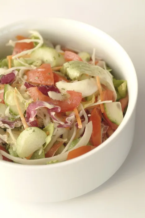 Gerahmter Druck : Salatvorbereitung Gerahmter Druck : Salatvorbereitung