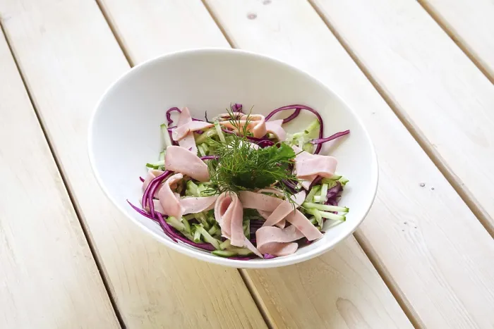 Gerahmter Druck : Salat mit roter und weißer Rübe Gerahmter Druck : Salat mit roter und weißer Rübe