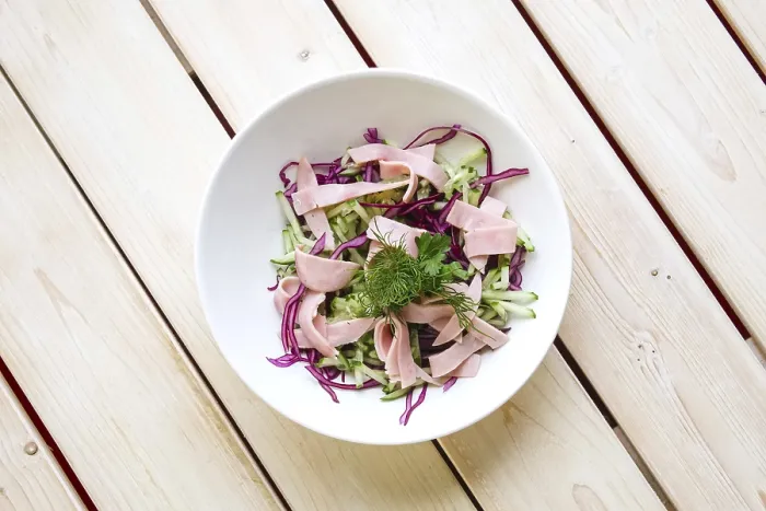 Gerahmter Druck : Salat mit roter und weißer Rübe Gerahmter Druck : Salat mit roter und weißer Rübe