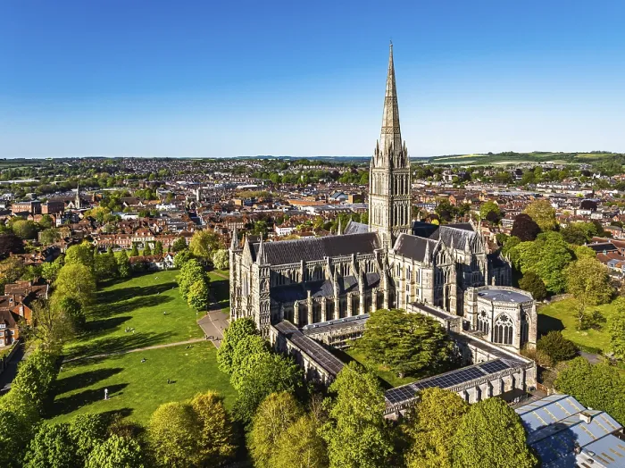 Gerahmter Druck : Salisbury Cathedral aus einem Drohnenperspektive Gerahmter Druck : Salisbury Cathedral aus einem Drohnenperspektive