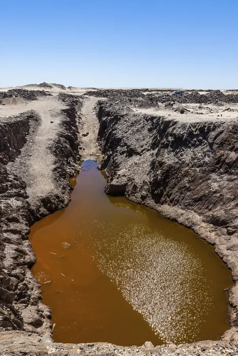 Gerahmter Druck : Salzsee in einem ehemaligen Zinnbergwerk, Skelettküste, Namibia Gerahmter Druck : Salzsee in einem ehemaligen Zinnbergwerk, Skelettküste, Namibia