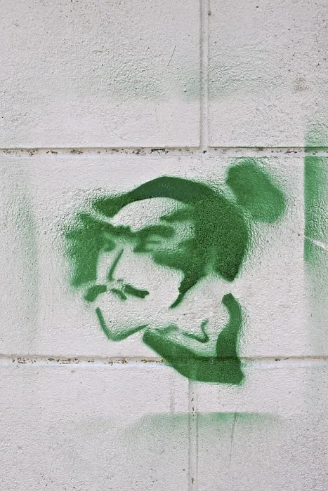 Gerahmter Druck : Samurai-Krieger, Graffiti an einer Wand. Gerahmter Druck : Samurai-Krieger, Graffiti an einer Wand.