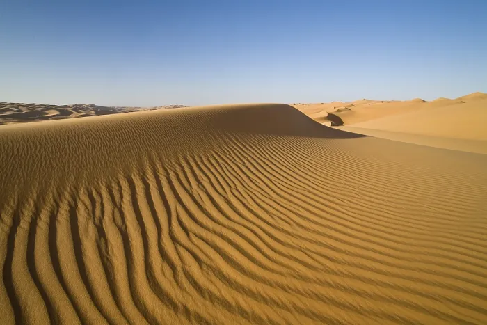 Gerahmter Druck : Wüsten von Sanddünen im Libyschen Wüstengebiet. Gerahmter Druck : Wüsten von Sanddünen im Libyschen Wüstengebiet.