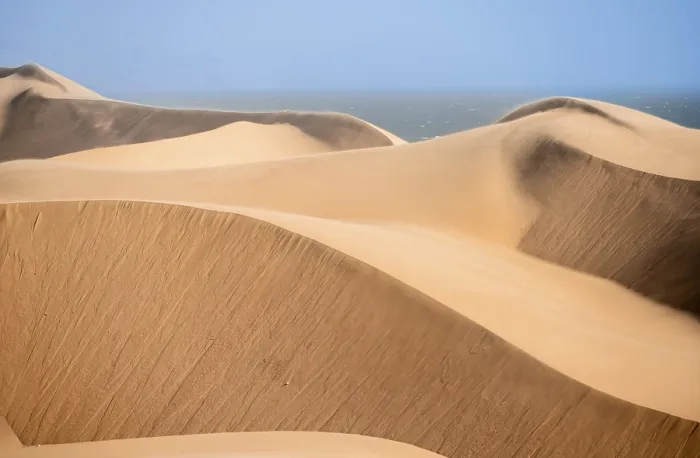 Gerahmter Druck : Sanddünen mit Wellenmustern, Dünenmeer. Gerahmter Druck : Sanddünen mit Wellenmustern, Dünenmeer.