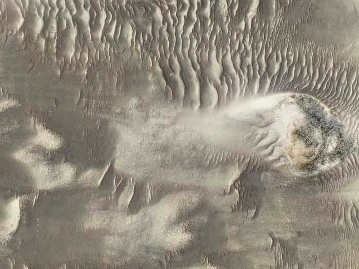 Gerahmter Druck : Sandmuster im Namib-Dünensystem. Luftaufnahme. Skelett-Küste, Namibia Gerahmter Druck : Sandmuster im Namib-Dünensystem. Luftaufnahme. Skelett-Küste, Namibia