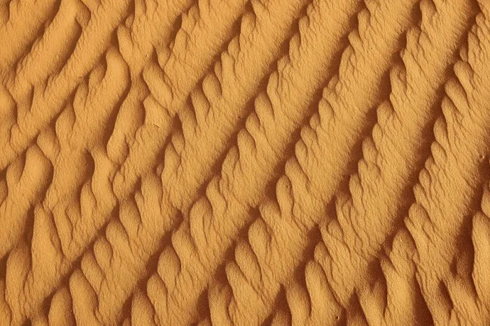 Gerahmter Druck : Sandwellen auf einer Dünenlandschaft, Tassili n'Ajjer Nationalpark, Sahara, Algerien Gerahmter Druck : Sandwellen auf einer Dünenlandschaft, Tassili n'Ajjer Nationalpark, Sahara, Algerien
