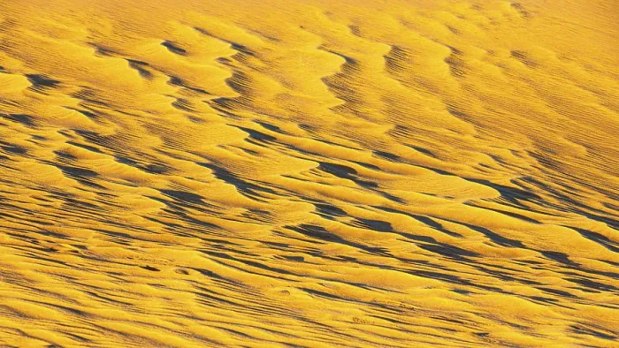 Gerahmter Druck : Sandstruktur, die durch den Wind gebildet wird. Gerahmter Druck : Sandstruktur, die durch den Wind gebildet wird.
