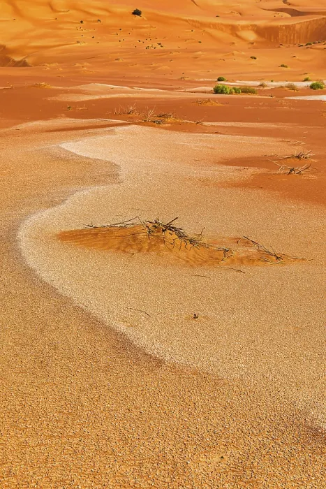Gerahmter Druck : Sandstruktur, die durch den Wind gebildet wird. Gerahmter Druck : Sandstruktur, die durch den Wind gebildet wird.