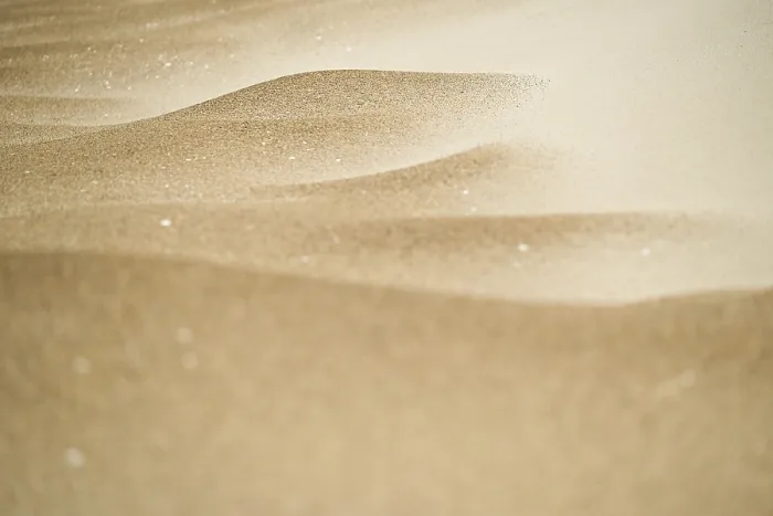 Gerahmter Druck : Windgestaltete Sandstrukturen. Gerahmter Druck : Windgestaltete Sandstrukturen.