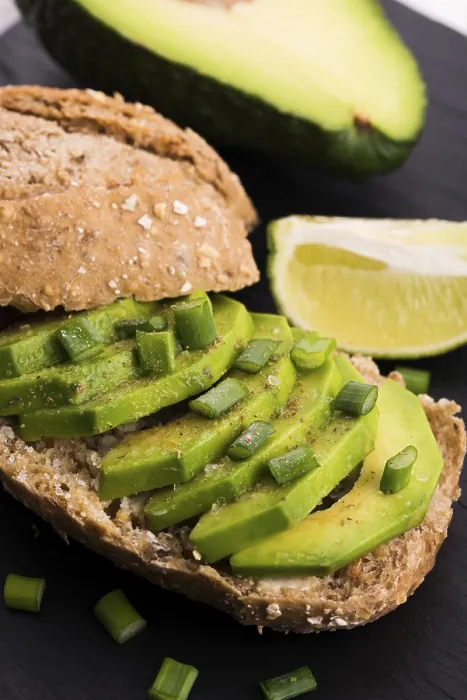 Gerahmter Druck : Sandwich mit Avocado Gerahmter Druck : Sandwich mit Avocado