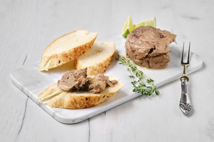 Gerahmter Druck : Sandwich mit Stockfischleber Gerahmter Druck : Sandwich mit Stockfischleber