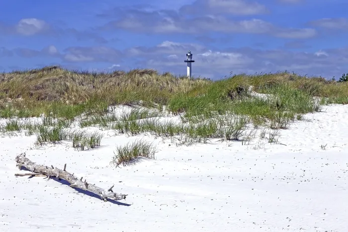 Gerahmter Druck : Sandstrand, Dünen, Leuchtturm. Gerahmter Druck : Sandstrand, Dünen, Leuchtturm.