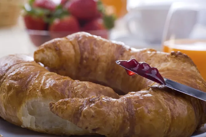 Gerahmter Druck : FrühstücksSzene zu Hause Gerahmter Druck : FrühstücksSzene zu Hause