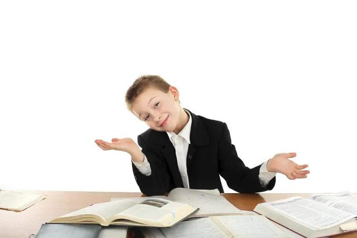 Gerahmter Druck : Schüler sitzt in der Klasse. Gerahmter Druck : Schüler sitzt in der Klasse.