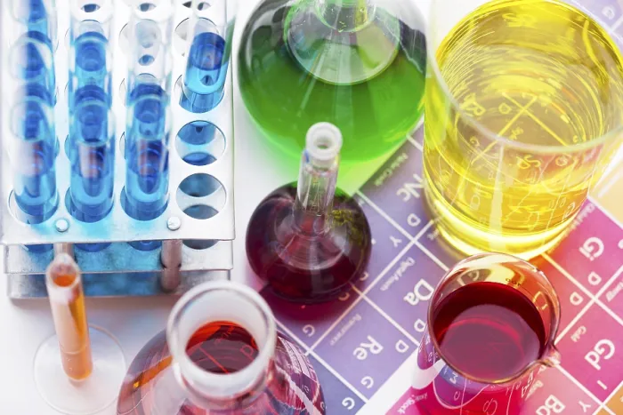 Gerahmter Druck : Wissenschaftliche Elemente mit chemischer Ausstattung. Gerahmter Druck : Wissenschaftliche Elemente mit chemischer Ausstattung.