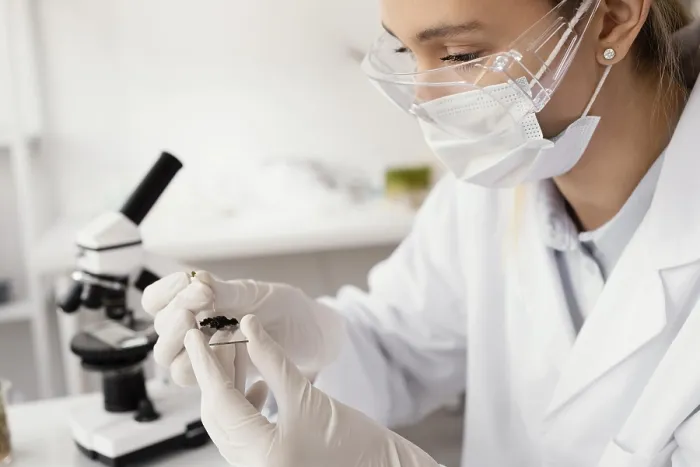 Gerahmter Druck : Wissenschaftler Gesichtsmaske Gerahmter Druck : Wissenschaftler Gesichtsmaske
