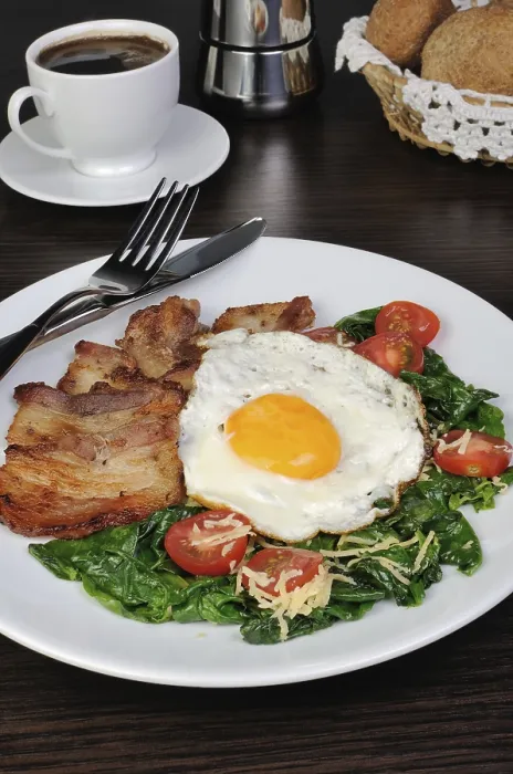 Gerahmter Druck : Eier mit Speck und Spinat. Gerahmter Druck : Eier mit Speck und Spinat.