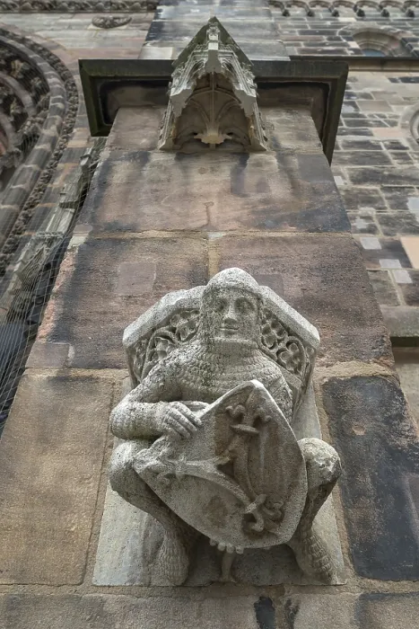 Gerahmter Druck : Skulptur einer Konsole an der gotischen Lorenzkirche. Gerahmter Druck : Skulptur einer Konsole an der gotischen Lorenzkirche.