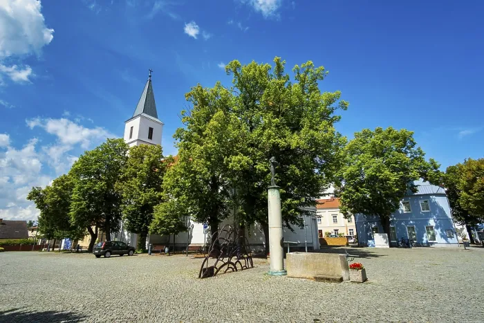 Gerahmter Druck : Skulptur Der Hirte am Brunnen Gerahmter Druck : Skulptur Der Hirte am Brunnen