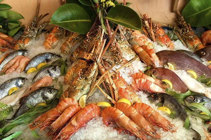 Gerahmter Druck : Meeresfrüchte und Fisch auf Eis.