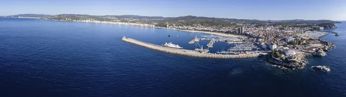Gerahmter Druck : Küstenstraße und Hafen, Palamós.