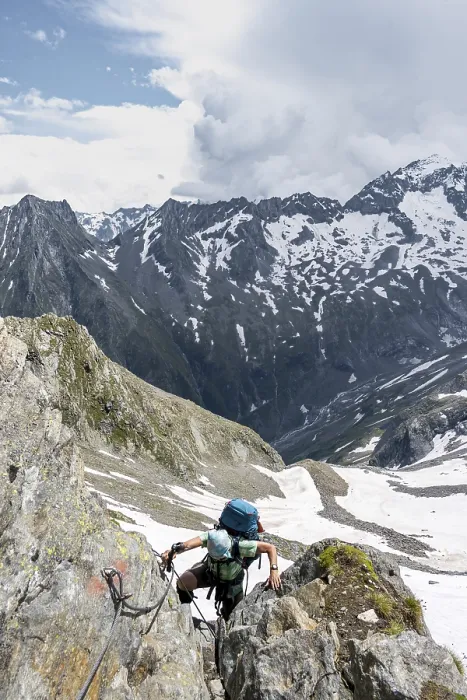 Gerahmter Druck : Sicherer Weg entlang des Wanderwegs.