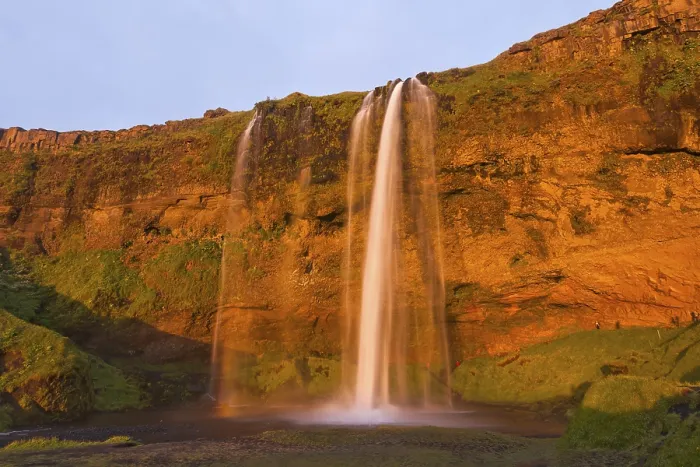 Gerahmter Druck : Seljalandsfoss-Wasserfall im Abendlicht. Gerahmter Druck : Seljalandsfoss-Wasserfall im Abendlicht.