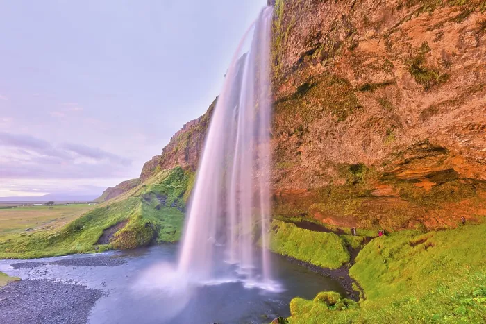 Gerahmter Druck : Der Wasserfall von Seljalandsfoss im Abendlicht. Gerahmter Druck : Der Wasserfall von Seljalandsfoss im Abendlicht.