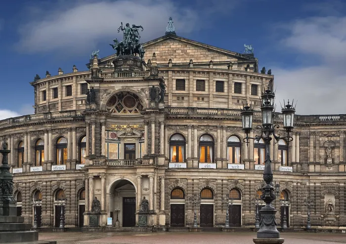 Gerahmter Druck : Semper Oper von außen in Dresden Gerahmter Druck : Semper Oper von außen in Dresden