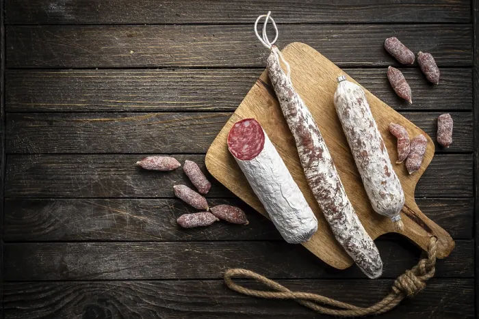 Gerahmter Druck : Satz verschiedener Wurstsorten Gerahmter Druck : Satz verschiedener Wurstsorten
