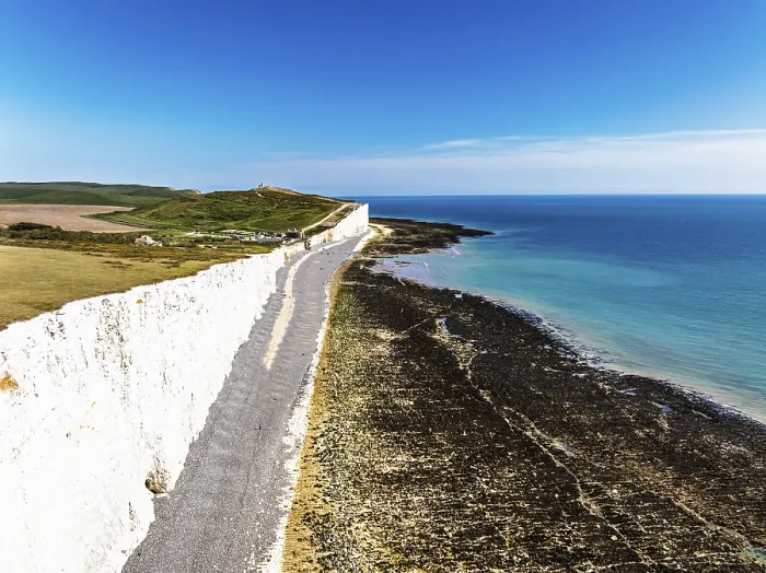 Gerahmter Druck : Sieben Schwestern Kliffs aus der Luft, Ärmelkanal, East Sussex, Südostengland
