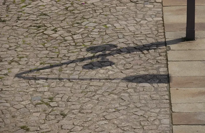 Gerahmter Druck : Schatten einer Laterne, Deutschland Gerahmter Druck : Schatten einer Laterne, Deutschland