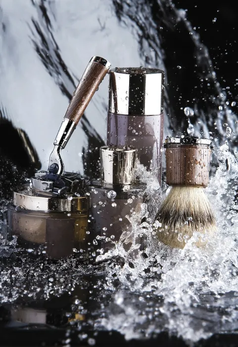 Gerahmter Druck : Badezimmeraccessoireset mit Wasserfontänen Gerahmter Druck : Badezimmeraccessoireset mit Wasserfontänen