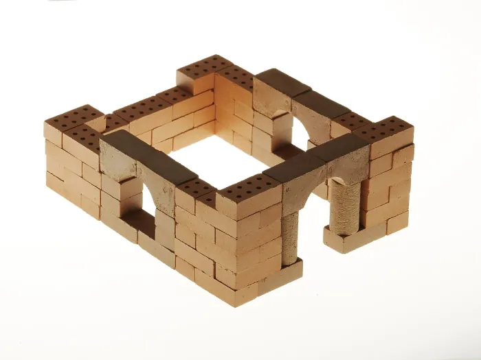 Gerahmter Druck : Mauerziegelhaus mit Schale. Gerahmter Druck : Mauerziegelhaus mit Schale.