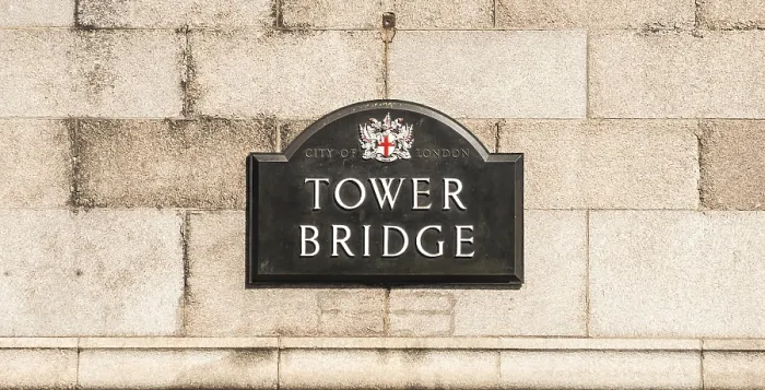 Gerahmter Druck : Brückenschutz Tower Bridge, Tower Bridge