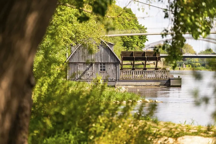 Gerahmter Druck : Schiffsmeisterei an der Weser in Minden. Gerahmter Druck : Schiffsmeisterei an der Weser in Minden.