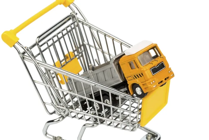 Gerahmter Druck : Ein Einkaufswagen und ein Lastwagen. Gerahmter Druck : Ein Einkaufswagen und ein Lastwagen.