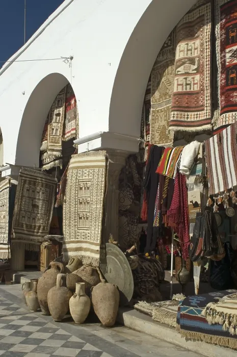 Gerahmter Druck : Läden im Touristenbasar, Souk. Gerahmter Druck : Läden im Touristenbasar, Souk.
