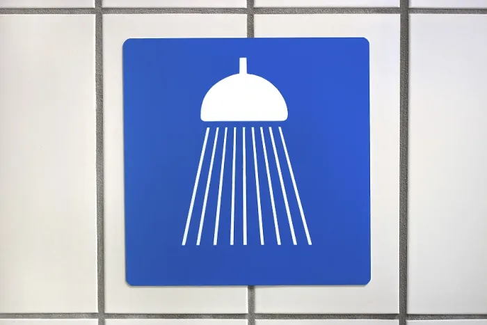 Gerahmter Druck : Shower Gerahmter Druck : Shower