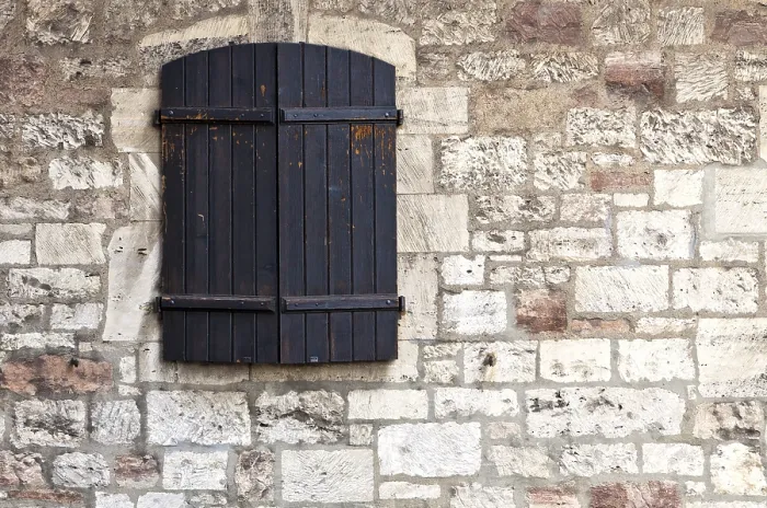 Gerahmter Druck : Verlassenes Fenster in einer Burgmauer. Gerahmter Druck : Verlassenes Fenster in einer Burgmauer.