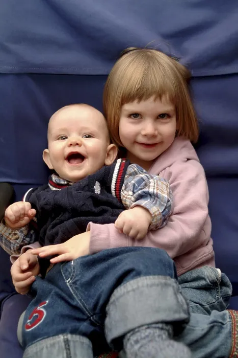 Gerahmter Druck : Sibling Gerahmter Druck : Sibling